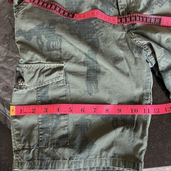 DC Shoe Company Loose Baggy Fit Camo Cargo Bermuda Shorts - Picture 10 of 10